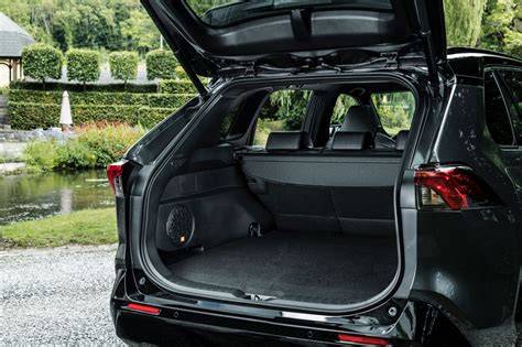 Toyota RAV4 bagagliaio con accessori