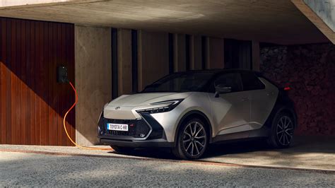 Toyota Plug-in Hybrid in ricarica