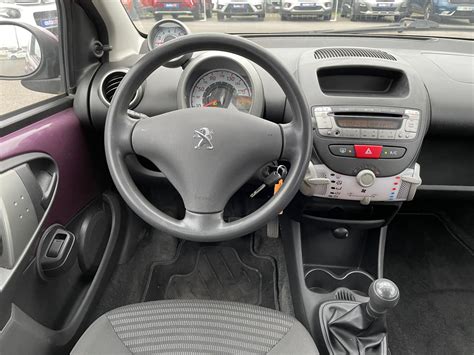 Interni essenziali Peugeot 107 prima serie