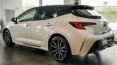 Toyota Corolla ibrida in modalità sport