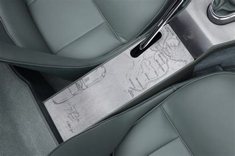 Dettaglio incisione console centrale E-Type 60 Collection