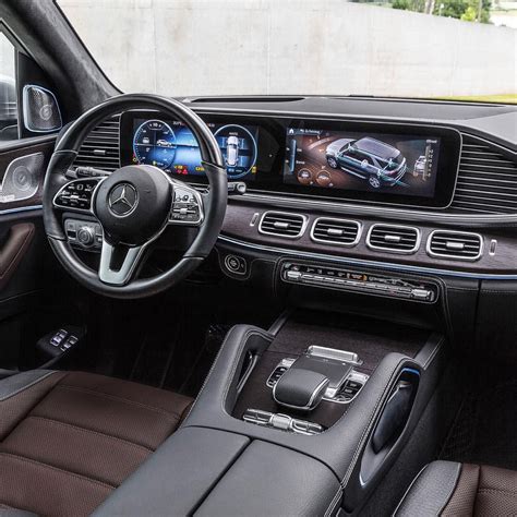 Interni Mercedes-Benz GLE Coupé con doppio schermo MBUX