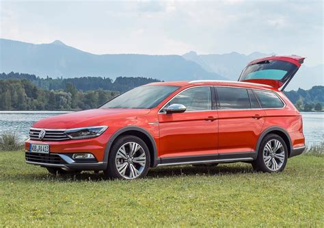 Volkswagen Passat B8 Alltrack in action