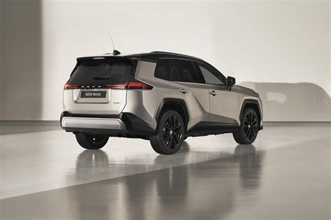 Vista laterale Toyota RAV4 Plug-in Hybrid con tetto bicolore
