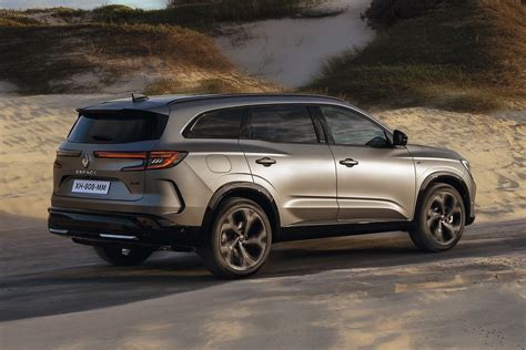 Renault Espace con tergicristalli in azione