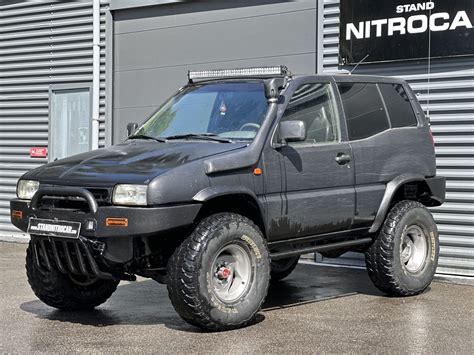 Nissan Terrano II con box da tetto Farad