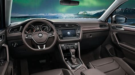 Interni Volkswagen Tiguan Allspace con 7 posti