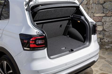 Volkswagen T-Cross bagagliaio aperto con divano scorrevole