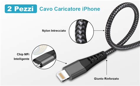 Primo piano di un cavo Lightning di alta qualità collegato a un iPhone