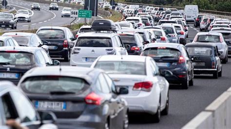 Traffico urbano congestionato
