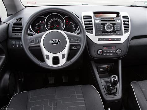 Interni Kia Venga con focus sulla plancia e sul bagagliaio