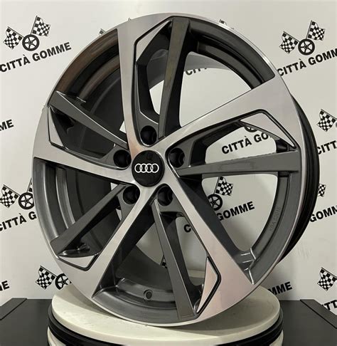 Dettaglio cerchi in lega Audi Q3