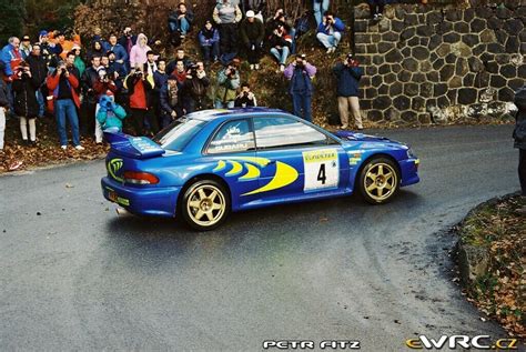 Subaru Impreza WRC97 in azione su sterrato