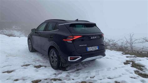 Kia Sportage in salita su neve