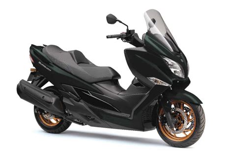 Suzuki Burgman 400 K6 con frizione in evidenza