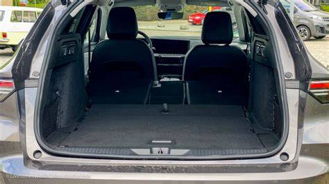 Bagagliaio Opel Zafira Tourer con sedili abbassati
