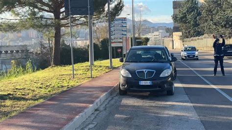 Veicolo incidentato su strada
