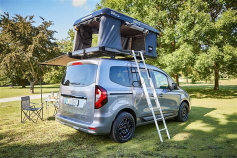 Installazione di una tenda da tetto su barre portatutto