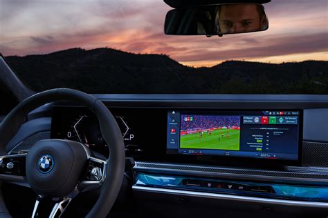 Display di bordo BMW che mostra il funzionamento del mild hybrid