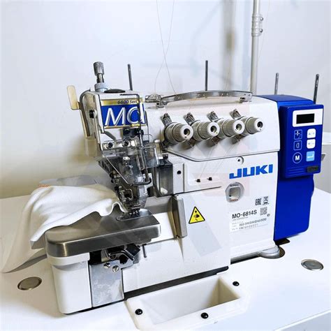 Macchina tagliacuci Juki in azione