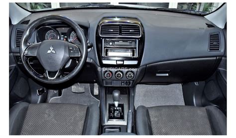 Interno Mitsubishi ASX con schermo verticale