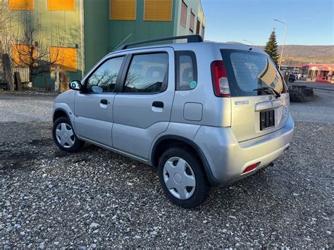 Suzuki Ignis 4x4 in un contesto urbano