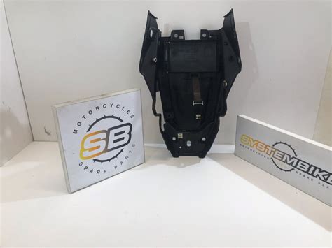 Installazione AirTender sotto codone moto