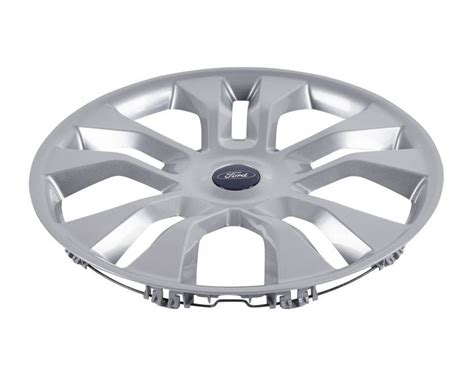 Ford Kuga con copriruota montati
