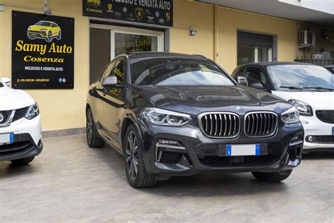 Confronto tra auto nuove e usate in concessionaria