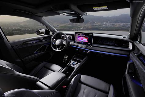 Volkswagen Tayron interior and exterior