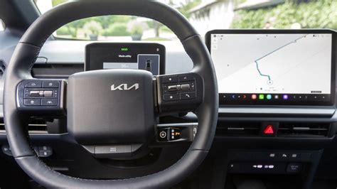 Dettaglio del sistema di infotainment e del cruscotto digitale di Kia e-Soul