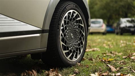 Differenze tra pneumatici per auto elettriche e tradizionali