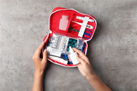 Kit di pronto soccorso da viaggio e medicinali essenziali