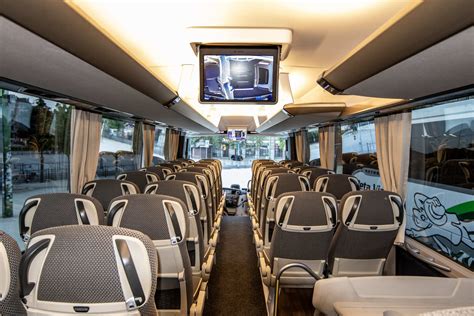 Autobus confortevole per lunghi viaggi in Asia