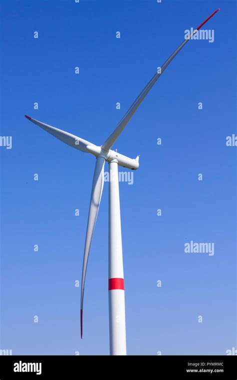 Arpa eolica moderna con turbine integrate