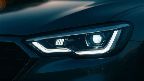 Dettaglio dei fari anteriori a LED del Fiat Toro