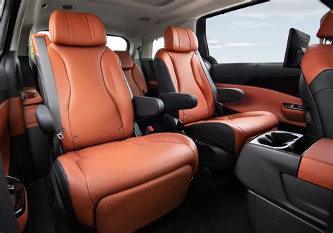 Interni di una Kia Carnival personalizzati