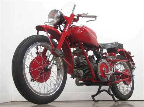 Moto Guzzi Falcone prima versione con serbatoio cromato e fascia rossa