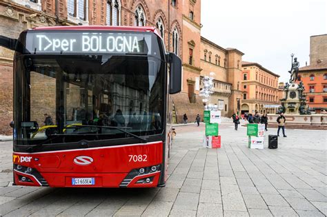 Autobus Tper in transito a Bologna