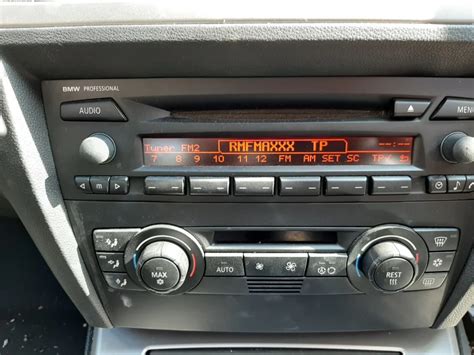 BMW E90 radio and central console