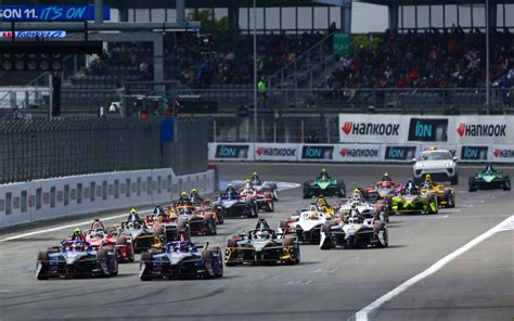 vettura di Formula E in azione