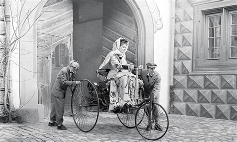 Bertha Benz alla guida della Patent-Motorwagen