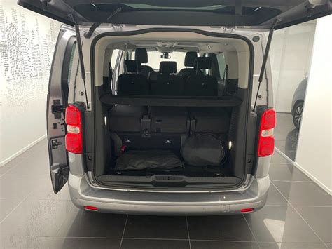 Interni Toyota Proace Verso con sedili modulari