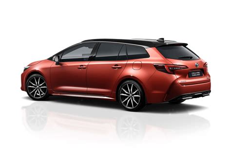 Vista laterale della Toyota Corolla Touring Sports