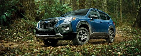 Subaru Forester in un paesaggio off-road