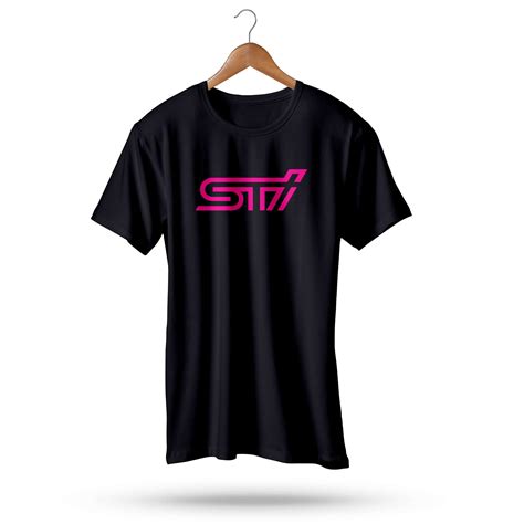 Maglietta Subaru STI con logo stilizzato