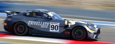 Auto da corsa Trivellato Racing in pista