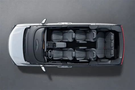 Design interno di un monovolume Mercedes-Benz con sedili configurabili