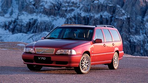 Volvo V70 in curva