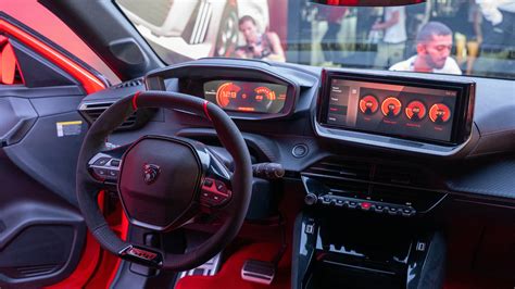 Interni della Peugeot 208 GTi